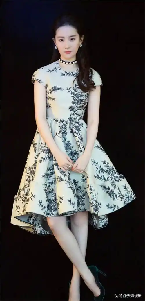 明星影视演员,歌手刘亦菲穿搭写真照合集《六》_相片_交流_侵权