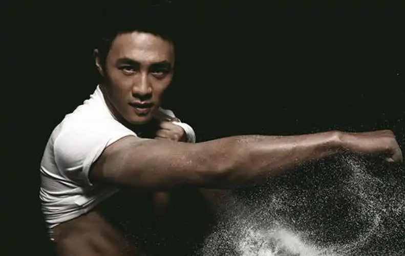 红色偶像杜淳肌肉大片 天性不安分