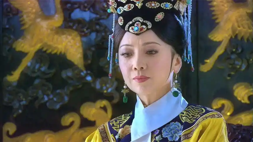 新还珠格格:皇后容嬷嬷觉得漱芳斋内有鬼,决定成立一个捉鬼大队