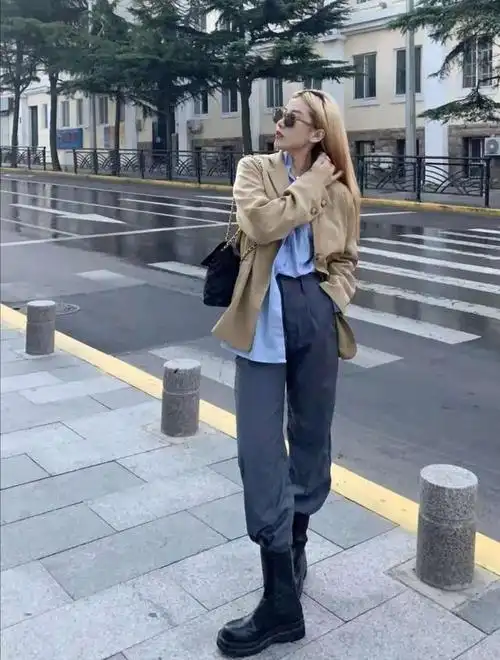 卡其色西装搭配什么颜色的裤子好看