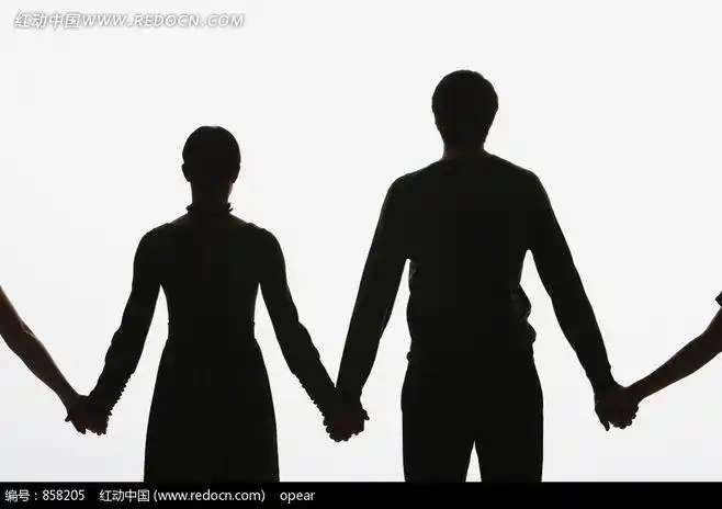 手牵手的男女剪影图片