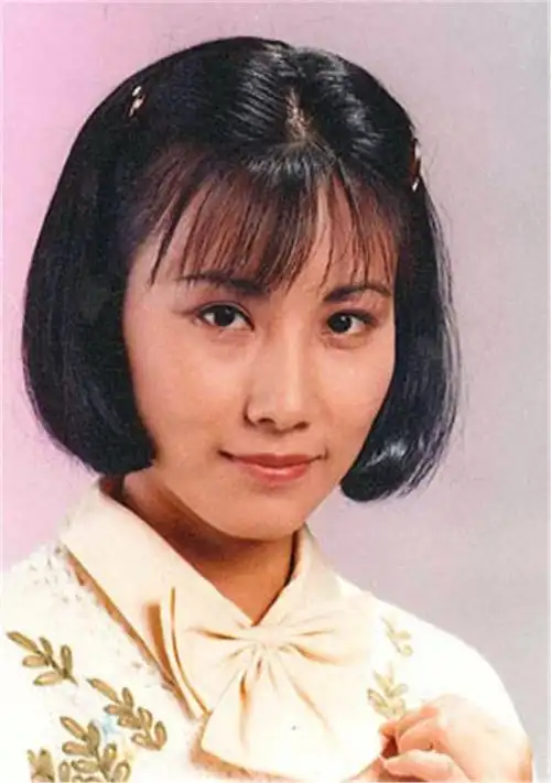 汪明荃的爱情之路很曲折结局万水千山总是情