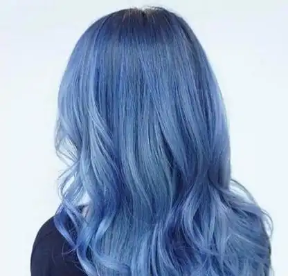 闷蓝色头发图片 搭配裙摆染不错