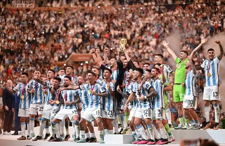 卡塔尔世界杯·综述 | 冬天的童话_梅西_阿根廷_足球