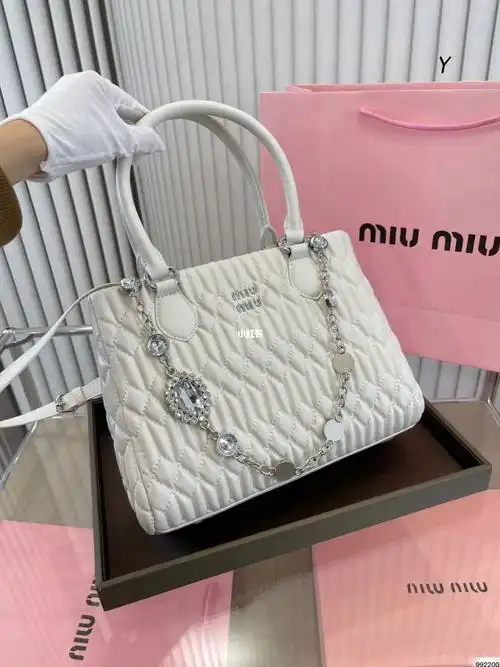 miumiu新款包包   25990