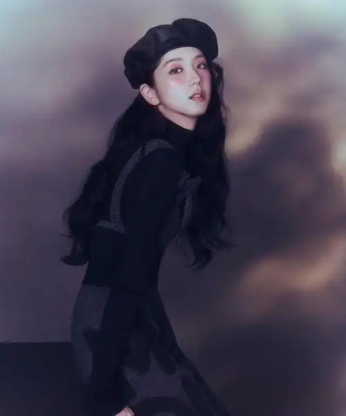 kimjisoo超话#金智秀新封面#  【图片】240815 智秀marie claire