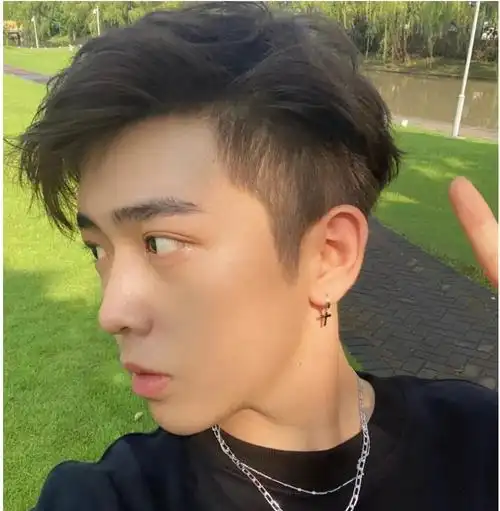 2021两侧铲短依然是主流,清爽时尚很有型,你看帅不帅_发型