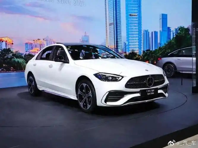 这次的奔驰c级"260"车型和插电混动版车型的行车记录仪变为选装配置