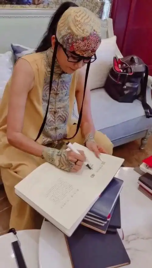 杨丽萍日常生活照