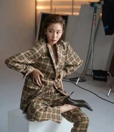 韩国"微胖女神"u-ie金宥真为新剧拍写真,暴瘦如柴,法令纹明显_组合