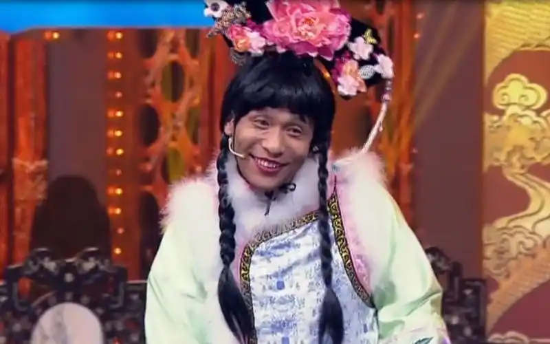 宋小宝的那些搞笑梗台上扮演咖妃劝皇上一定要雨露均沾