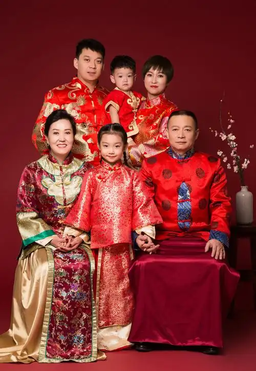 大红全家福