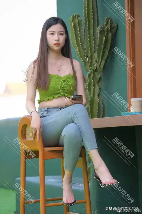 腿型饱满的女生这么穿牛仔裤美呆了_身材_裙装_曲线