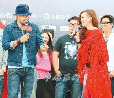 而且张震岳和路嘉怡后来的老公汤宗霖还是熟识的朋友,三人之间也没有