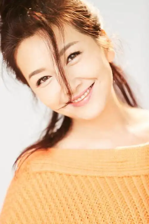 52岁江珊从133斤到99斤,美回颜值巅峰,扎高马尾像18岁