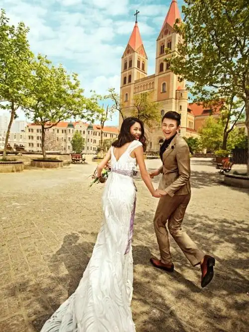 青岛教堂婚纱摄影76圣心教堂婚纱照