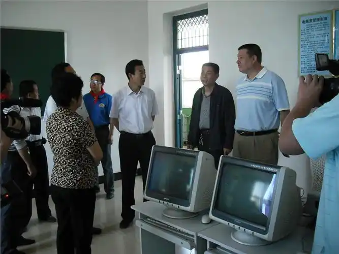 保德县王家滩中学_领导的关怀_县委数据段新在我校考察