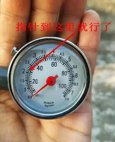 展开全部 轮胎上标明了气压是225千帕(225kpa),气压表上没有千帕kpa