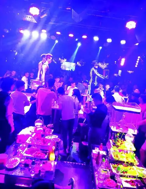 青岛将迎旅游旺季 夜店老板看好高端消费市场