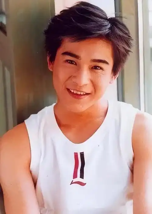 "老戏骨"长得帅还顾家,结婚十年无绯闻,今46岁儿女双全|乔振宇|王丽坤