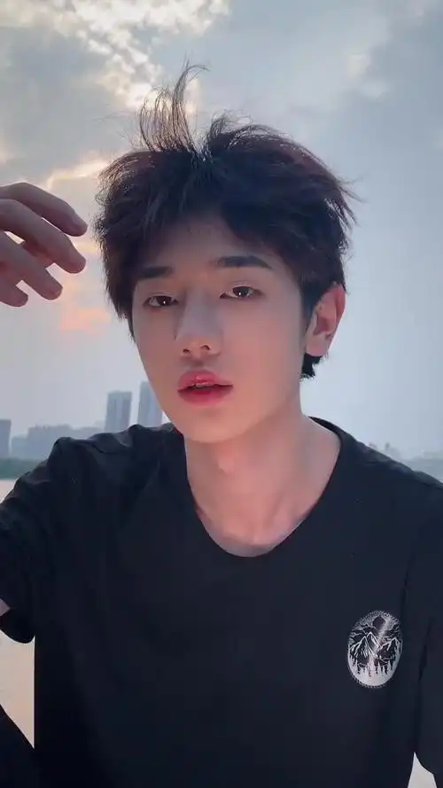 给大家表演一个帅气营业 大包帅哥腹肌体育生小奶狗鲜肉男朋友天菜