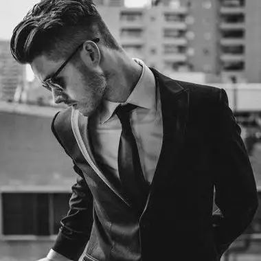 欧美绅士西装男头像黑白的帅气西装男生头像