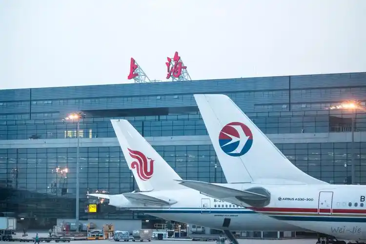 虹桥机场,在上客前逛了一下候机楼