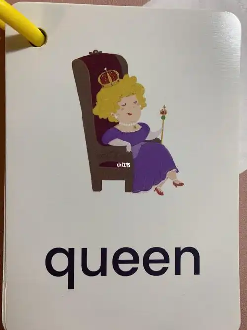 我儿子很少夸我,昨天睡觉前,我让他念单词,他念到queen的时候突然跟我