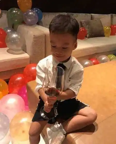 吴京的儿子,邓超的女儿,陈小春的儿子,星二代们喝酒真豪爽_时候_妈妈