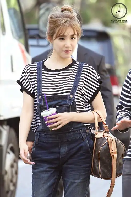 少女时代帕尼黄美英机场街拍