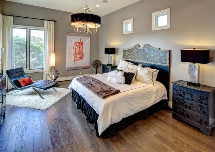 父母卧室木地板装修图_装信通网效果图