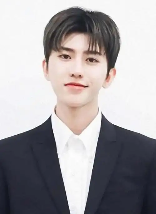 离开美颜的蔡徐坤啥样?看证件照就懂了,网友:果然没让我们失望