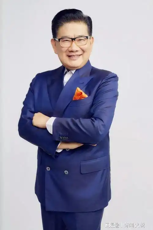 曹可凡崭露头角,获得了发展机会,从此坐稳了"上海电视台第一主持人"的