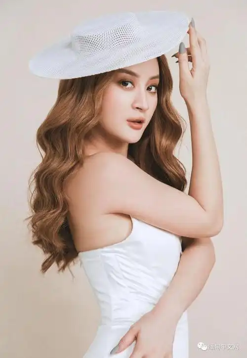 缅甸家喻户晓的超美女星又来发福利啦真的太美了