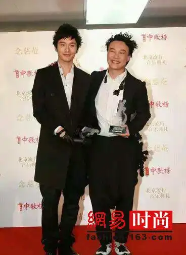 给跪了!陈奕迅"身高一米三"?