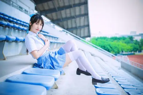 【jk制服】小姐姐穿上黑丝与白丝的jk制服