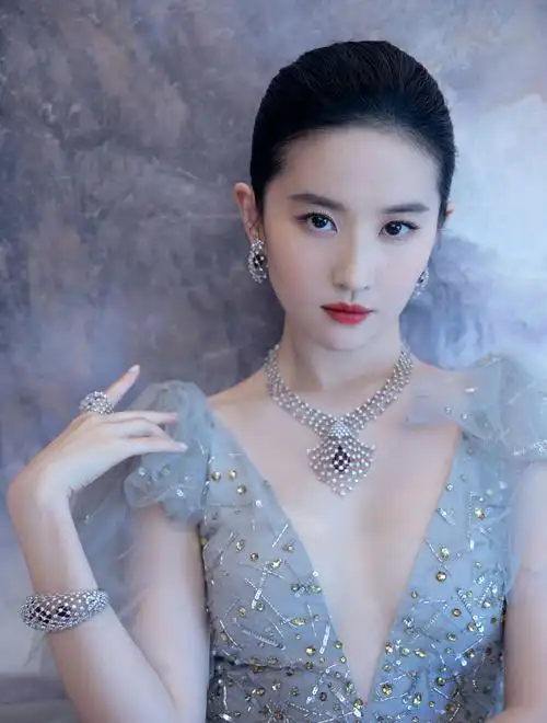 刘亦菲个人资料介绍("神仙姐姐",为何一直没人敢娶?) | 趣解网