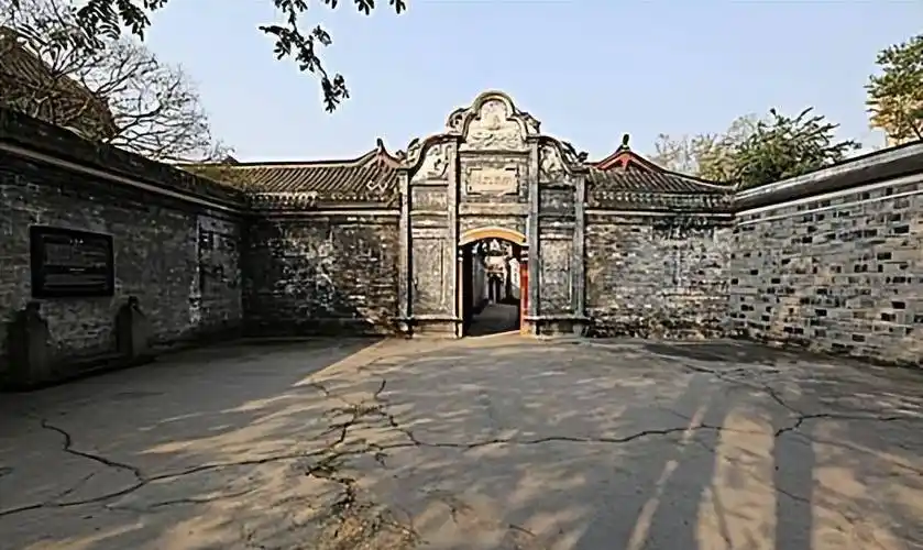 03 重归故乡 风评转变自此,刘文彩没了靠山,便回到了大邑县的家中开启