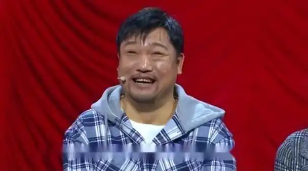 是春晚的常客,被知名喜剧导演徐峥评价为"没有小品痕迹的演员",甚至
