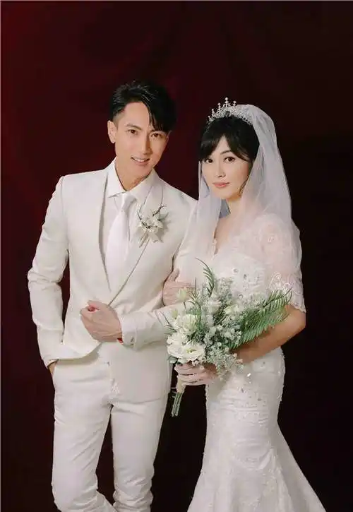 难怪吴尊为女子补结婚照,16岁初恋至今儿女双全,一生只爱一人-第7张