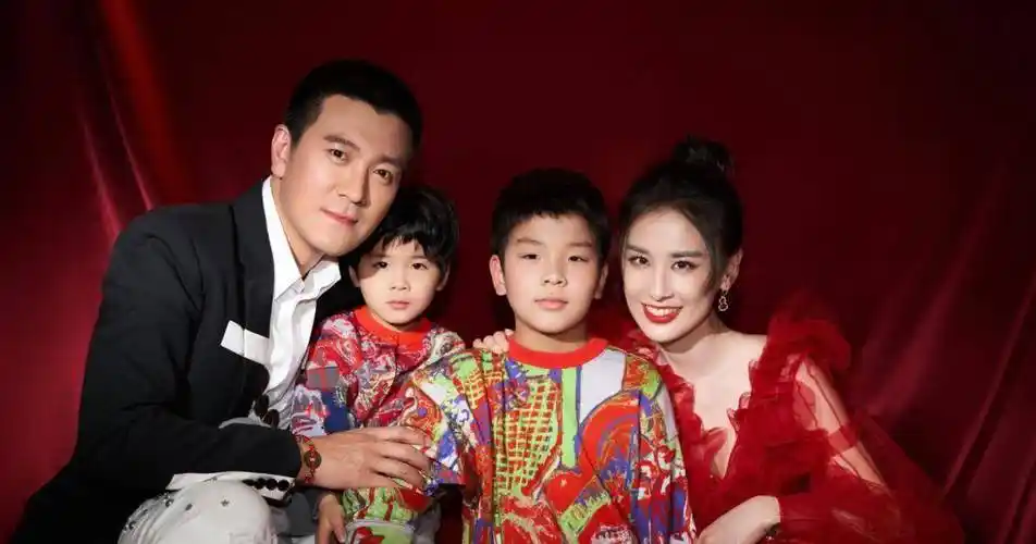 黄圣依隐忍15年上位,一年两亿零花钱,看完综艺才认同她很值得_杨子