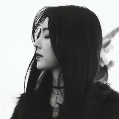 高冷霸气黑色系女生头像甜的很正经人间理想少女