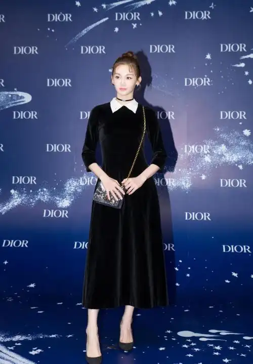 郑恺的老婆叫什么名字(郑恺老婆苗苗又美出圈了) - 百百科