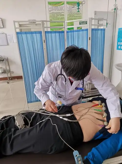 十二导联的心电图机准确为患者做出诊断.