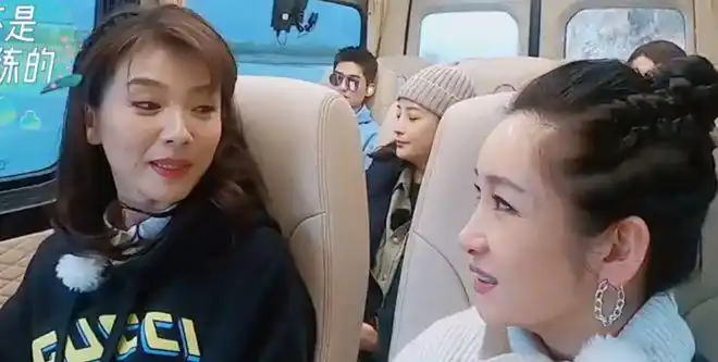 蒋勤勤的担心还是发生了刘涛与秦海璐一起玩网友质疑团长职务