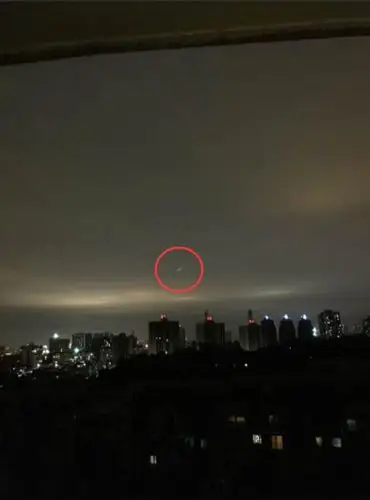 26日晚10点 重庆渝北区目击"ufo"