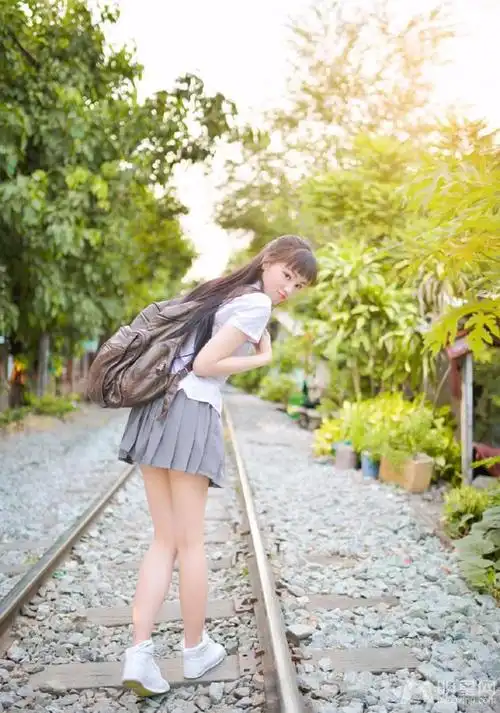 武大校花黄灿灿夏日写真 清纯制服软妹子(9)
