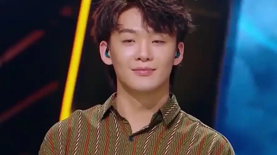 ">王赫野,1998年2月2日出生于黑龙江省哈尔滨市,中国内地流行乐男歌手