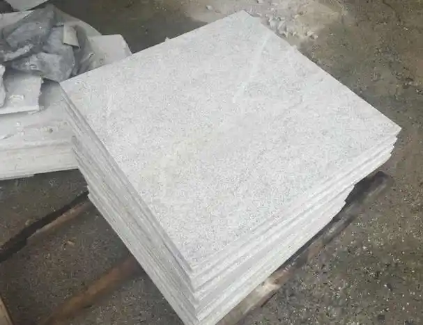 白色系花岗岩石材一般叫做"芝麻白"之类的总称.