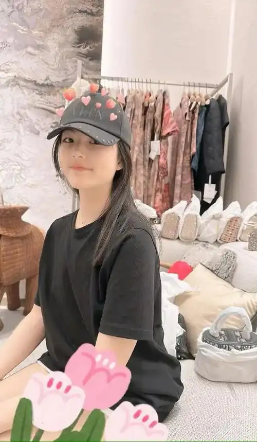 李湘女儿惊爆凌晨黑松露覆盖米饭泡面宴显朴实情致